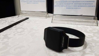 Мажилису продемонстрировали электронные браслеты для осуждённых