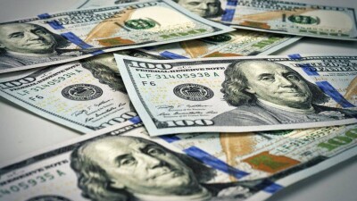 Курс доллара на бирже превысил 320 тенге