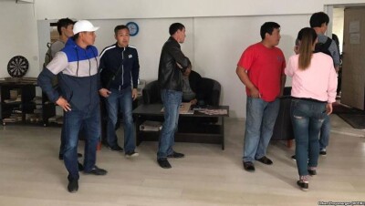 Строители павильона на ЭКСПО в Астане требуют зарплаты