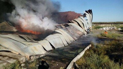 Крупный пожар в Туркестане: загорелся склад с медицинской ватой и салфетками