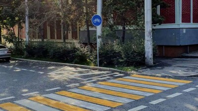 Велополосу по улице Гоголя в Алматы отдали под парковку из-за аварийности