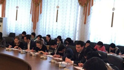 Более 400 госслужащих не смогли подтвердить уровень владения казахским языком