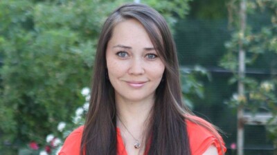 Создатели передачи Познера и Урганта договорились с казахстанкой о гонораре