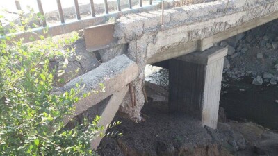 Автомобильный мост разрушается в Караганде 