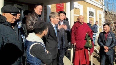 Буряты требуют от кыргызов извинений на коленях за оскорбление пожилой женщины