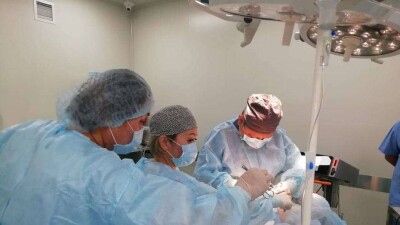 В Алматы провели уникальную операцию: младенцу исправили деформацию черепа