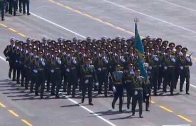 Казахстанские военнослужащие промаршировали по площади Тяньаньмэнь в Пекине