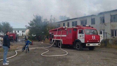 Пожар в жилом доме оставил без крова около десятка семей в Алматинской области