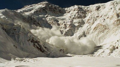10 солдат, попавших под лавину, все ещё лечатся