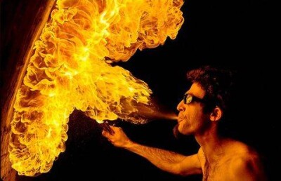 Парень сжёг лицо во время огненного шоу