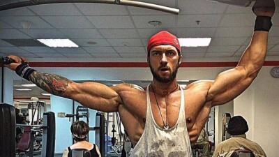 Чемпиона Казахстана по бодибилдингу не выпустили из страны из-за мнимого долга перед банком