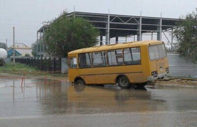 В Актобе десятки авто пострадали из-за аномального ливня 