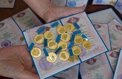 99 выпускников стали обладателями "Алтын белгі"