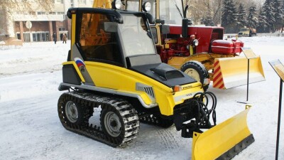Пенсионер из Петропавловска вручную собрал мини-бульдозер