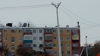 Отец десятимесячного ребёнка решил шагнуть с крыши многоэтажки в Рудном