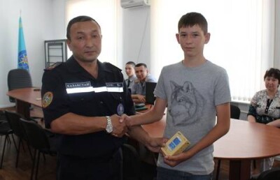 В ЗКО школьник спас от смерти двух сверстниц