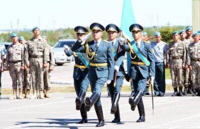 Рота почётного караула выступила перед десантниками в день ВДВ