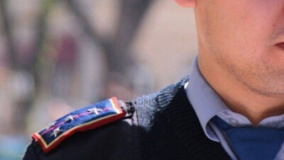 Актюбинский участковый ограбил квартиру своей девушки