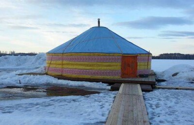 Выходцы из Казахстана построили в России посёлок-отель из юрт