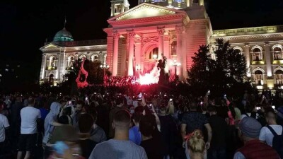 Полиция Сербии применила слезоточивый газ против демонстрантов. Люди выступили против нового карантина