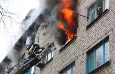 В Астане 25 человек эвакуировали из-за пожара в общежитии 