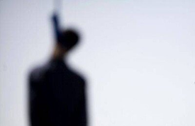 Повешенного молодого парня с кляпом во рту обнаружили под мостом в Шымкенте