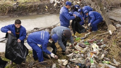 Жалобы жителей на грязные водоёмы услышали в акимате Алматы