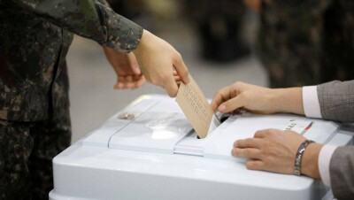 Назван лидер президентской гонки в Южной Корее 