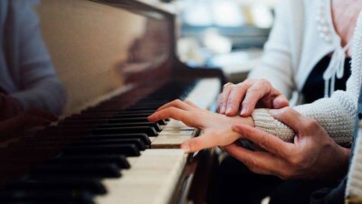 Преподаватели музыки снова попросили МОН РК приравнять их к учителям школ