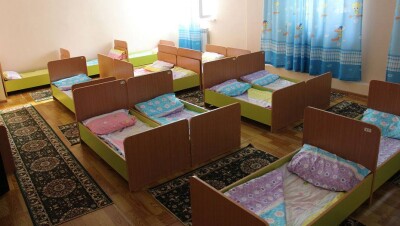 В детском саду Жанаозена рассказали, почему дети спали вдвоём на одной кровати