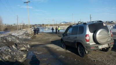 В Семее восстанавливают размытый талыми водами мост