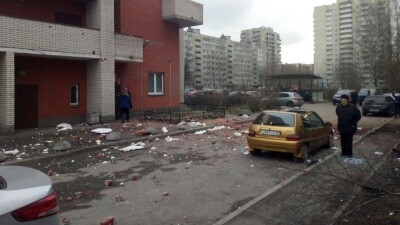 О взрыве в жилом доме Санкт-Петербурга сообщили СМИ