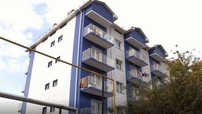 На месте аварийного дома в Шымкенте построили аварийное общежитие