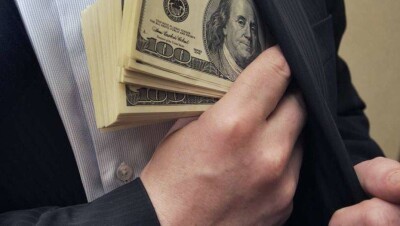 Сотрудников службы экономических расследований ДГД Алматы подозревают в мошенничестве