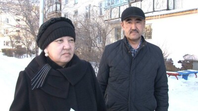 В борьбе с депутатом крестьянка использует тяжёлую технику в Алматинской области