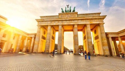 Токаев поздравил Меркель и Штайнмайера с 30-летием объединения Германии