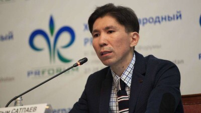 Досым Сатпаев выразил опасения по поводу системы начисления бонусов госслужащим