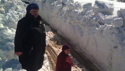 Дорогу в Костанайской области замело полутораметровыми сугробами