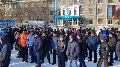 Шахтёры "АрселорМиттал Темиртау" требуют повышения зарплаты