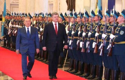 Порошенко поблагодарил Назарбаева за твёрдую позицию в отношении Украины