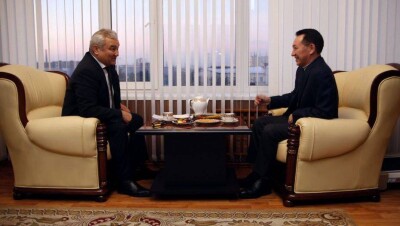 Аким Семея пригласил на чай своего предшественника