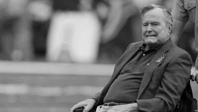 Умер Джордж Буш-старший, подписавший договор об окончании холодной войны с СССР