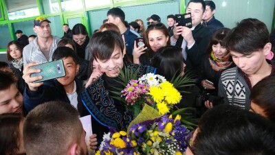 Димаша Кудайбергена встретили в аэропорту Астаны