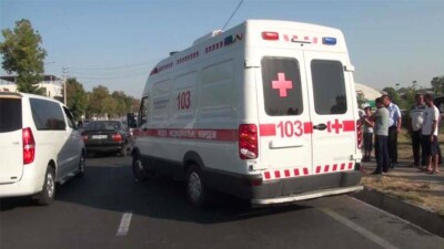 Мужчина закрыл собой ребёнка от наезда автомобиля в Шымкенте
