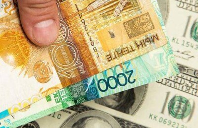 Цена доллара в обменниках Алматы упала до 240 тенге