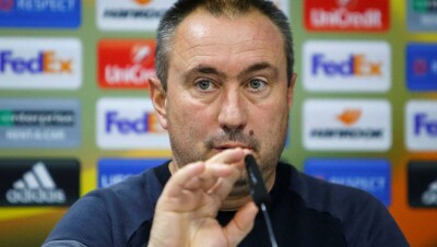 Тренер "Астаны" пожаловался на казахстанские футбольные поля и раздевалки