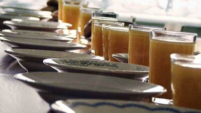 Восемь директоров школ Астаны получат взыскания за грязь и недовес в столовых