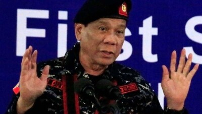 Президент Филиппин приказал военным застрелить его, если он станет диктатором