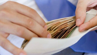 Почти миллион казахстанцев получает зарплату в конвертах – Минтруда