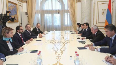 Заместитель премьер-министра Бердибек Сапарбаев посетил с рабочей поездкой Армению